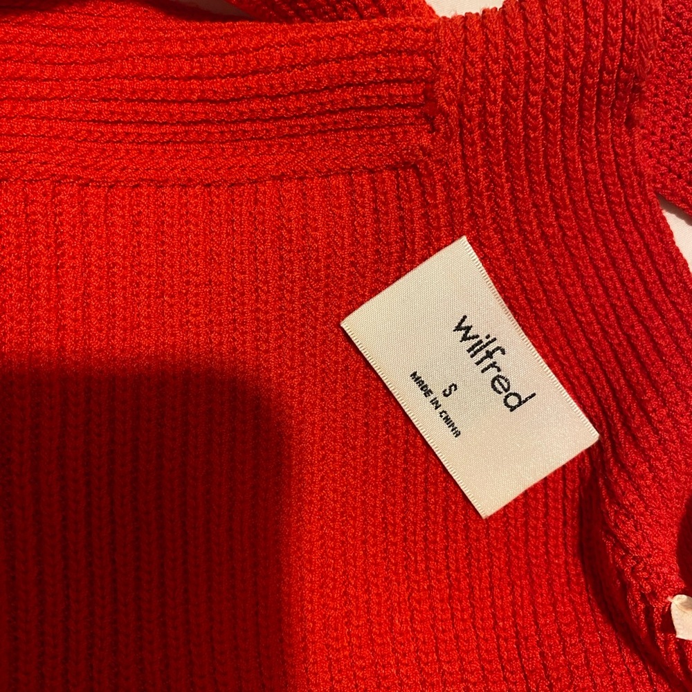 Aritzia Cayenne Red knit crop top - Picture 8 of 10